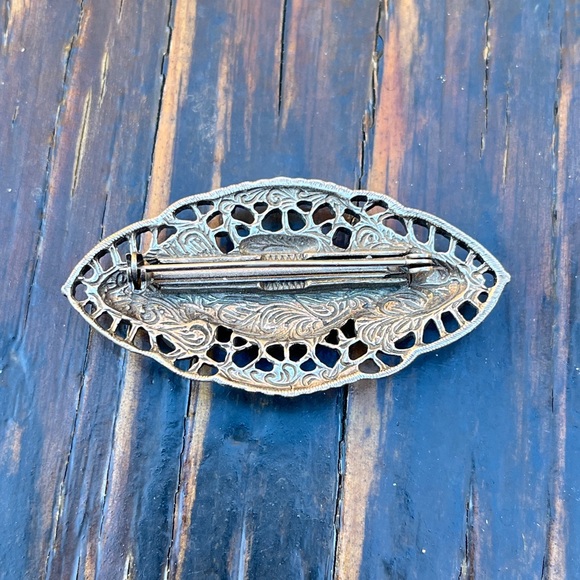 Elegant Black and Silver Filigree Mourning Brooch - Picture 4 of 4